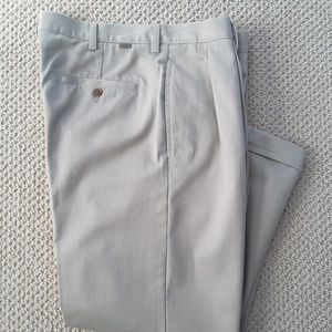 ● Izod Pleated Front Dress Slacks ●